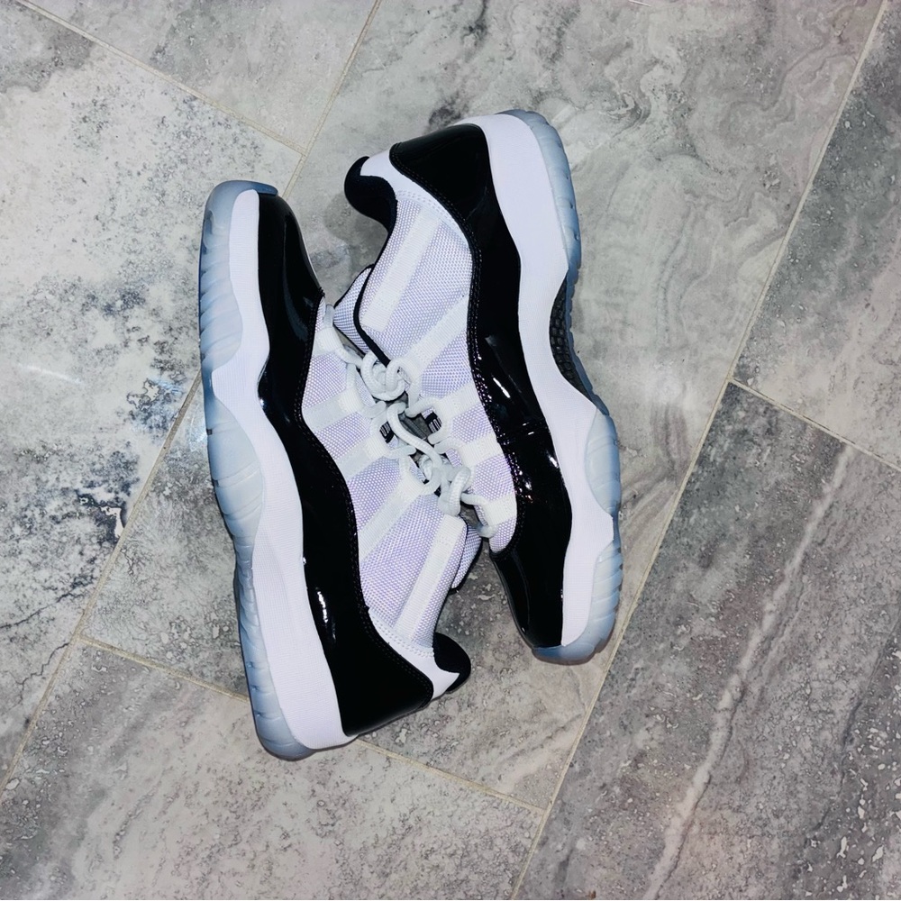 Air Jordan 11 low